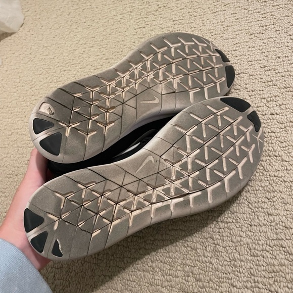 Women's Nike Free RN 'Black White' Running Shoes - Picture 13 of 13